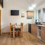 1 Bedroom Beautiful In Casa de Férias