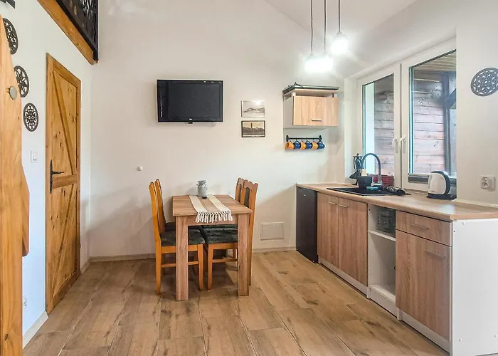 2 Bedroom Cozy In Holiday home